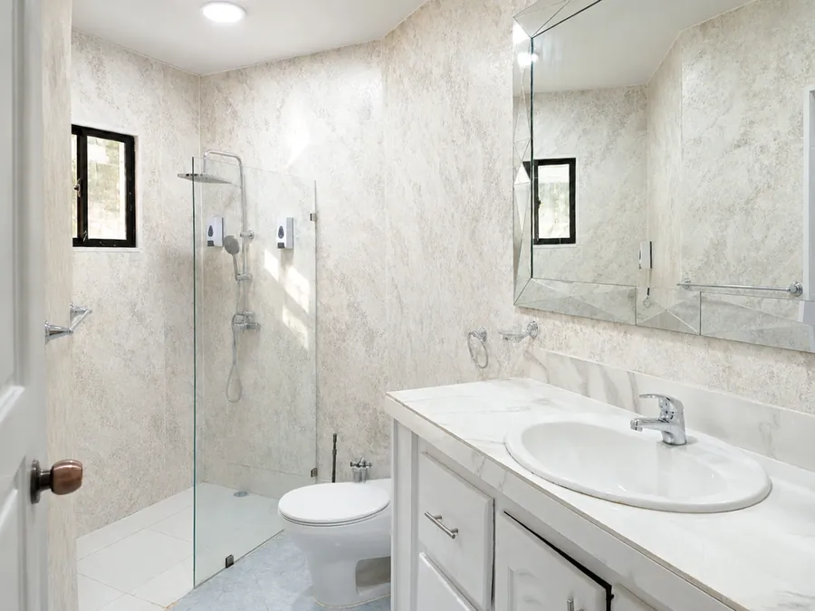 The main bathroom, marble to the ceiling